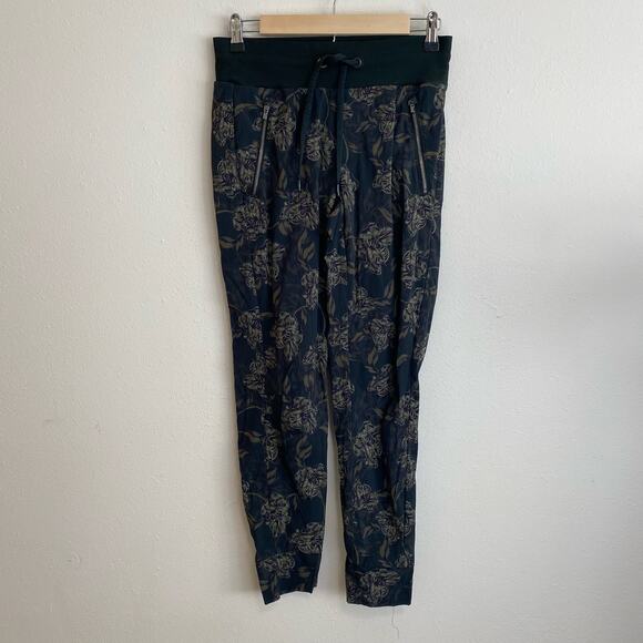 Athleta Women's Pants Trekkie North Printed Jogger Floral Leaf Ripstop Green 2 - Picture 1 of 10